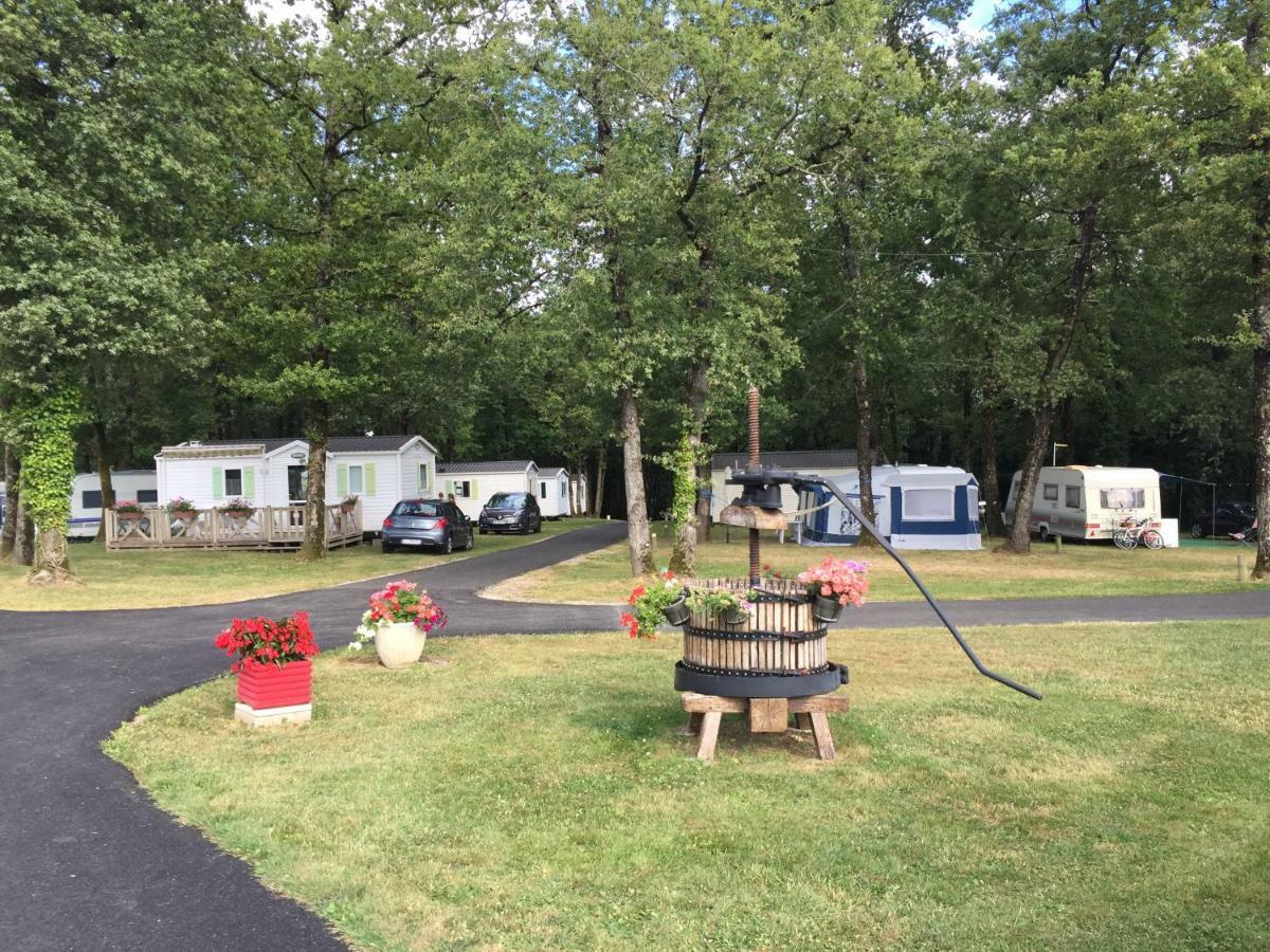 Camping Les Petites Minaudieres Hotel Saint-Sauveur  Ngoại thất bức ảnh